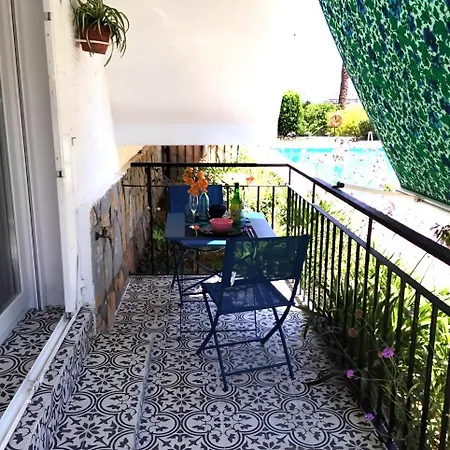 Hexagonal En Apartment *